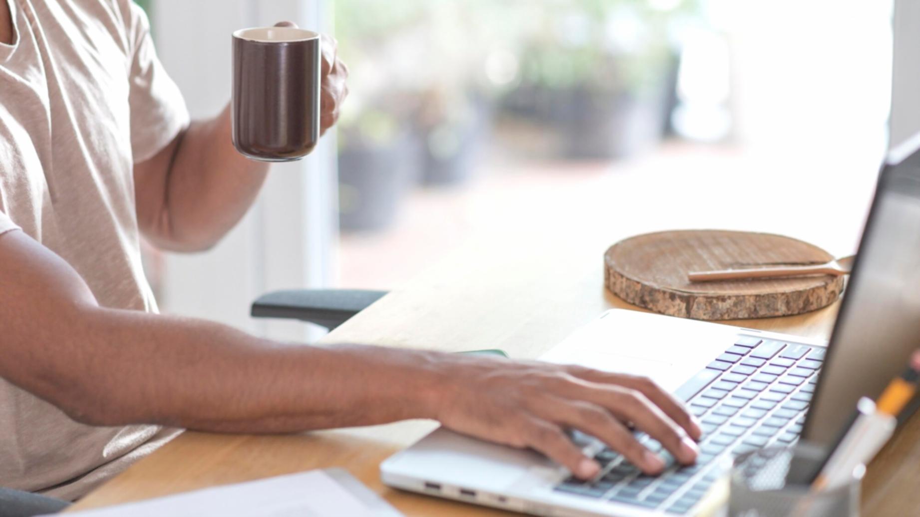 Finanzplanung und Budgetierungskonzept mit Dokumenten und Taschenrechner